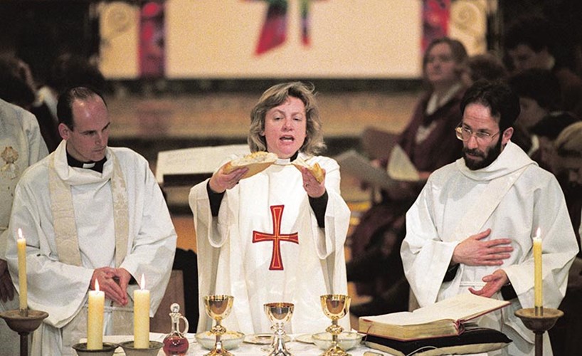 1992年，英國聖公會任命首位女牧師安吉拉．伯納斯─威爾遜。（圖／翻攝自Church Times官網）